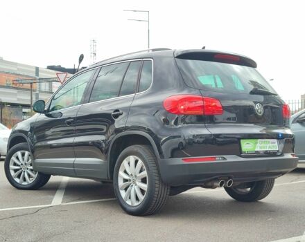 Чорний Фольксваген Тігуан, об'ємом двигуна 2 л та пробігом 150 тис. км за 18799 $, фото 4 на Automoto.ua