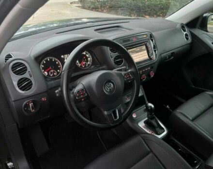 Черный Фольксваген Тигуан, объемом двигателя 2 л и пробегом 84 тыс. км за 2200 $, фото 8 на Automoto.ua