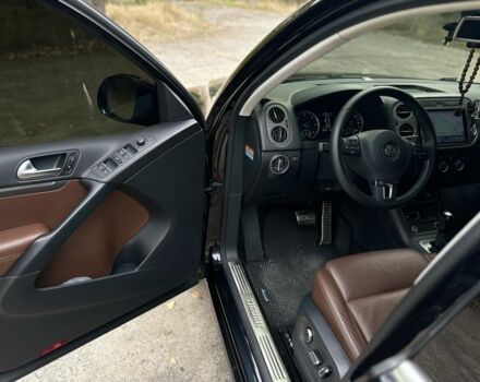 Чорний Фольксваген Тігуан, об'ємом двигуна 2 л та пробігом 97 тис. км за 20500 $, фото 5 на Automoto.ua