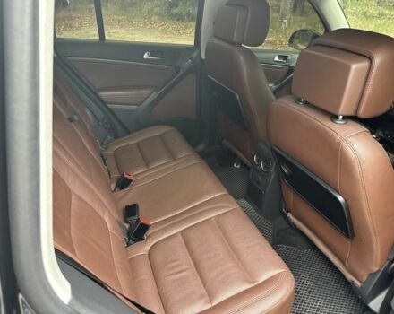 Чорний Фольксваген Тігуан, об'ємом двигуна 2 л та пробігом 97 тис. км за 20500 $, фото 4 на Automoto.ua