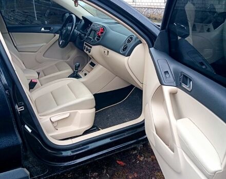 Чорний Фольксваген Тігуан, об'ємом двигуна 2 л та пробігом 145 тис. км за 11500 $, фото 11 на Automoto.ua