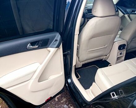 Чорний Фольксваген Тігуан, об'ємом двигуна 2 л та пробігом 145 тис. км за 11500 $, фото 10 на Automoto.ua