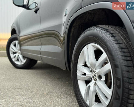 Черный Фольксваген Тигуан, объемом двигателя 1.98 л и пробегом 180 тыс. км за 11800 $, фото 24 на Automoto.ua