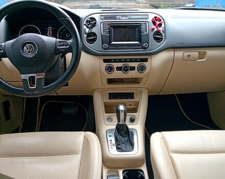 Чорний Фольксваген Тігуан, об'ємом двигуна 2 л та пробігом 145 тис. км за 11500 $, фото 6 на Automoto.ua