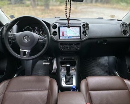 Чорний Фольксваген Тігуан, об'ємом двигуна 2 л та пробігом 97 тис. км за 20500 $, фото 3 на Automoto.ua