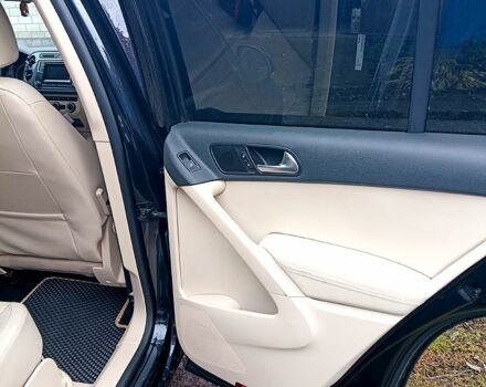 Чорний Фольксваген Тігуан, об'ємом двигуна 2 л та пробігом 145 тис. км за 11500 $, фото 14 на Automoto.ua