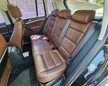 Чорний Фольксваген Тігуан, об'ємом двигуна 2 л та пробігом 125 тис. км за 3850 $, фото 5 на Automoto.ua