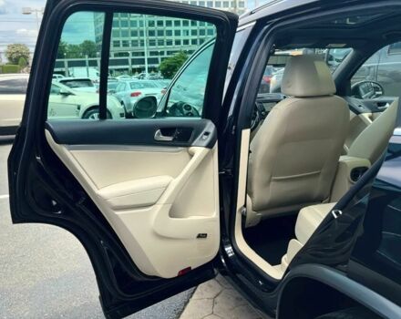 Черный Фольксваген Тигуан, объемом двигателя 2 л и пробегом 79 тыс. км за 2300 $, фото 9 на Automoto.ua