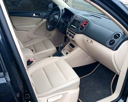 Чорний Фольксваген Тігуан, об'ємом двигуна 2 л та пробігом 145 тис. км за 11500 $, фото 7 на Automoto.ua