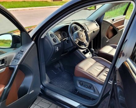 Черный Фольксваген Тигуан, объемом двигателя 2 л и пробегом 75 тыс. км за 7900 $, фото 6 на Automoto.ua