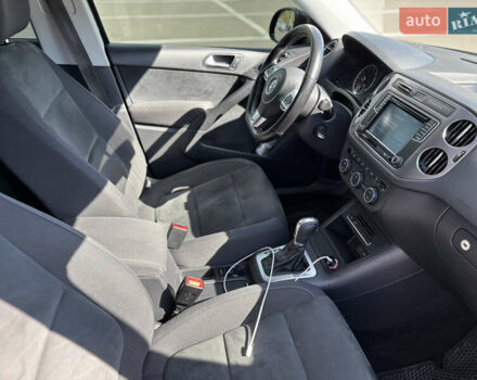 Черный Фольксваген Тигуан, объемом двигателя 1.4 л и пробегом 123 тыс. км за 15800 $, фото 68 на Automoto.ua