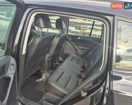 Чорний Фольксваген Тігуан, об'ємом двигуна 2 л та пробігом 135 тис. км за 13850 $, фото 12 на Automoto.ua