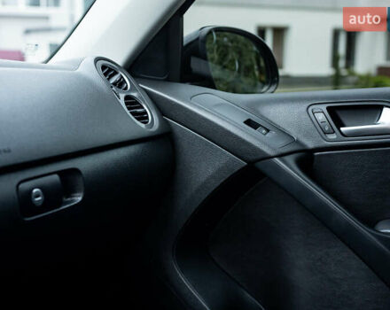 Черный Фольксваген Тигуан, объемом двигателя 1.98 л и пробегом 119 тыс. км за 14550 $, фото 13 на Automoto.ua