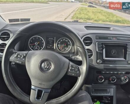 Чорний Фольксваген Тігуан, об'ємом двигуна 2 л та пробігом 135 тис. км за 13850 $, фото 5 на Automoto.ua