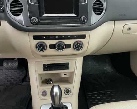 Черный Фольксваген Тигуан, объемом двигателя 2 л и пробегом 166 тыс. км за 13990 $, фото 16 на Automoto.ua