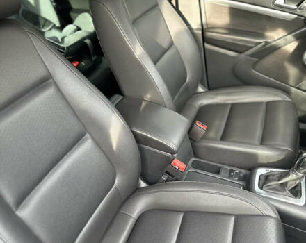 Чорний Фольксваген Тігуан, об'ємом двигуна 2 л та пробігом 207 тис. км за 14200 $, фото 20 на Automoto.ua