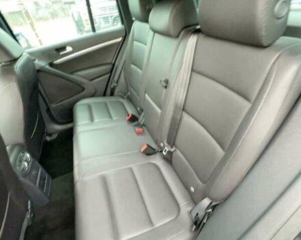 Черный Фольксваген Тигуан, объемом двигателя 2 л и пробегом 94 тыс. км за 2900 $, фото 7 на Automoto.ua