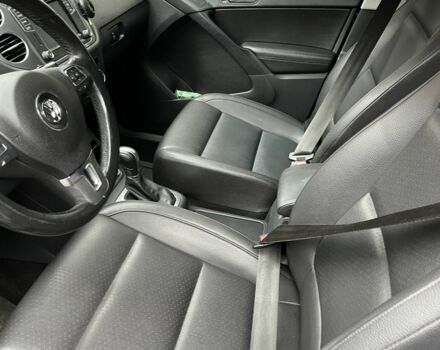 Черный Фольксваген Тигуан, объемом двигателя 2 л и пробегом 171 тыс. км за 11111 $, фото 7 на Automoto.ua