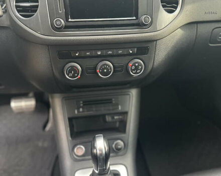 Чорний Фольксваген Тігуан, об'ємом двигуна 2 л та пробігом 207 тис. км за 14200 $, фото 18 на Automoto.ua