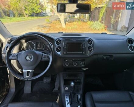 Черный Фольксваген Тигуан, объемом двигателя 1.98 л и пробегом 150 тыс. км за 15000 $, фото 2 на Automoto.ua