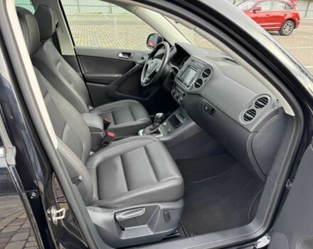 Чорний Фольксваген Тігуан, об'ємом двигуна 2 л та пробігом 157 тис. км за 13499 $, фото 20 на Automoto.ua