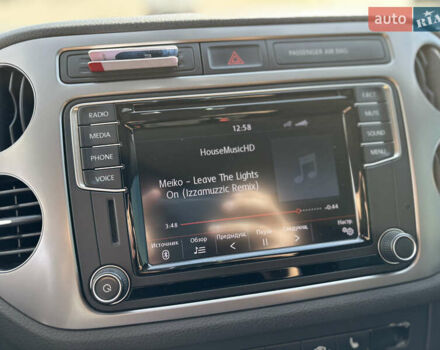 Черный Фольксваген Тигуан, объемом двигателя 1.4 л и пробегом 123 тыс. км за 15800 $, фото 92 на Automoto.ua