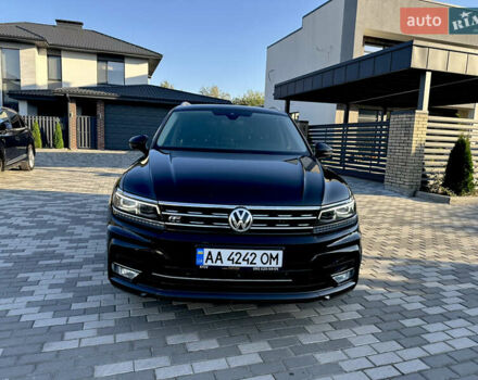 Черный Фольксваген Тигуан, объемом двигателя 2 л и пробегом 232 тыс. км за 26800 $, фото 1 на Automoto.ua