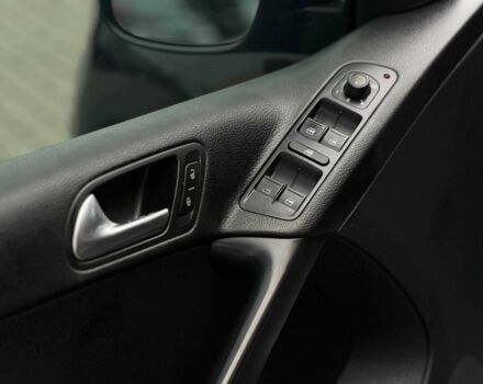 Чорний Фольксваген Тігуан, об'ємом двигуна 2 л та пробігом 176 тис. км за 14500 $, фото 6 на Automoto.ua