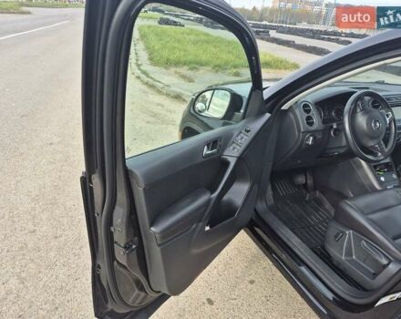 Чорний Фольксваген Тігуан, об'ємом двигуна 2 л та пробігом 135 тис. км за 13850 $, фото 15 на Automoto.ua