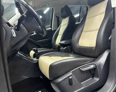 Чорний Фольксваген Тігуан, об'ємом двигуна 2 л та пробігом 133 тис. км за 14400 $, фото 6 на Automoto.ua