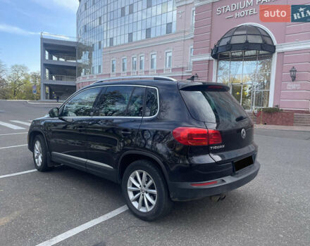 Чорний Фольксваген Тігуан, об'ємом двигуна 2 л та пробігом 180 тис. км за 14700 $, фото 4 на Automoto.ua