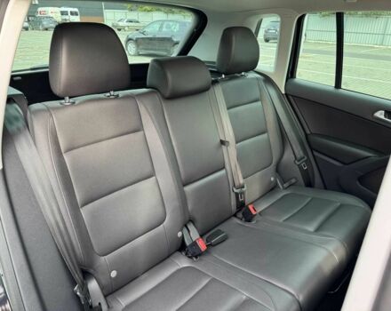 Чорний Фольксваген Тігуан, об'ємом двигуна 2 л та пробігом 157 тис. км за 13499 $, фото 23 на Automoto.ua