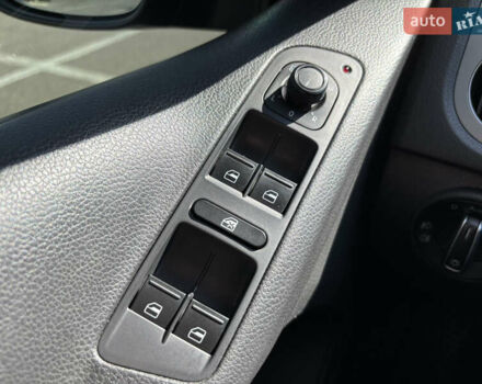 Черный Фольксваген Тигуан, объемом двигателя 1.4 л и пробегом 123 тыс. км за 15800 $, фото 95 на Automoto.ua