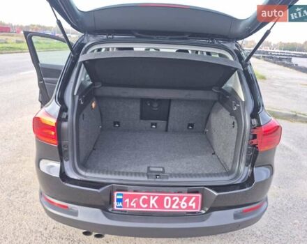 Чорний Фольксваген Тігуан, об'ємом двигуна 2 л та пробігом 135 тис. км за 13850 $, фото 3 на Automoto.ua