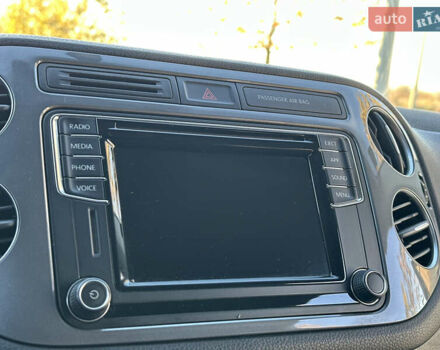 Черный Фольксваген Тигуан, объемом двигателя 2 л и пробегом 100 тыс. км за 14200 $, фото 63 на Automoto.ua