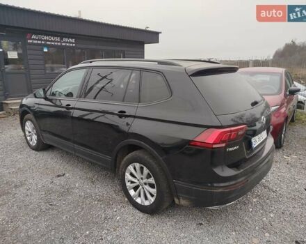 Черный Фольксваген Тигуан, объемом двигателя 1.98 л и пробегом 293 тыс. км за 12999 $, фото 12 на Automoto.ua