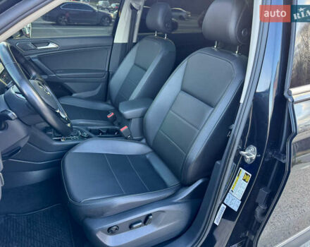 Черный Фольксваген Тигуан, объемом двигателя 1.98 л и пробегом 81 тыс. км за 21500 $, фото 34 на Automoto.ua