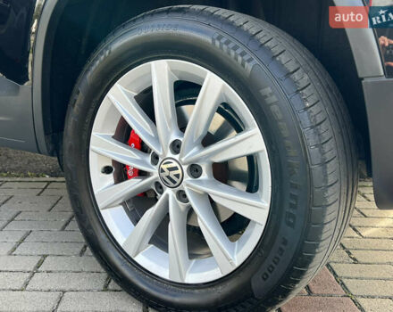 Черный Фольксваген Тигуан, объемом двигателя 1.98 л и пробегом 97 тыс. км за 12500 $, фото 22 на Automoto.ua