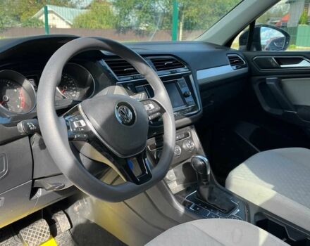 Чорний Фольксваген Тігуан, об'ємом двигуна 2 л та пробігом 42 тис. км за 17000 $, фото 7 на Automoto.ua