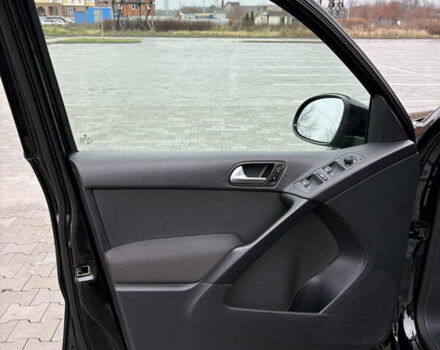 Черный Фольксваген Тигуан, объемом двигателя 2 л и пробегом 95 тыс. км за 14499 $, фото 19 на Automoto.ua