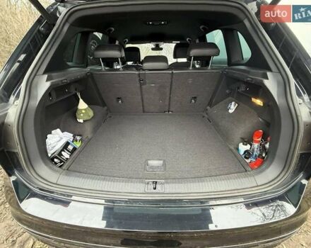 Чорний Фольксваген Тігуан, об'ємом двигуна 1.98 л та пробігом 150 тис. км за 30000 $, фото 2 на Automoto.ua