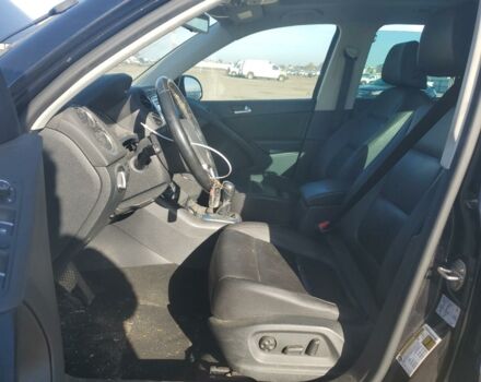 Чорний Фольксваген Тігуан, об'ємом двигуна 2 л та пробігом 136 тис. км за 10700 $, фото 6 на Automoto.ua