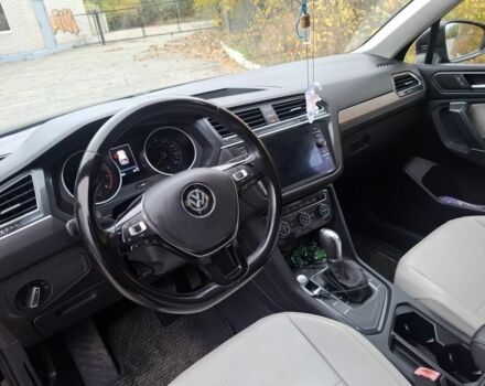 Черный Фольксваген Тигуан, объемом двигателя 2 л и пробегом 94 тыс. км за 21000 $, фото 2 на Automoto.ua