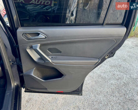 Черный Фольксваген Тигуан, объемом двигателя 1.98 л и пробегом 81 тыс. км за 21500 $, фото 42 на Automoto.ua