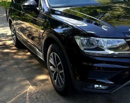 Черный Фольксваген Тигуан, объемом двигателя 2 л и пробегом 176 тыс. км за 17000 $, фото 2 на Automoto.ua