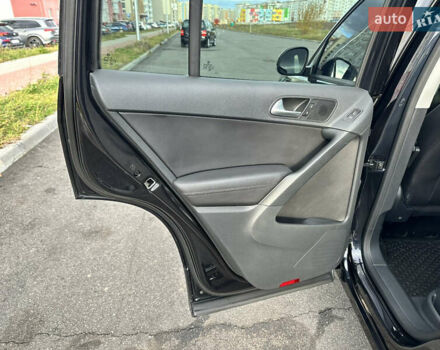 Черный Фольксваген Тигуан, объемом двигателя 2 л и пробегом 175 тыс. км за 12333 $, фото 54 на Automoto.ua