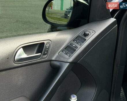 Черный Фольксваген Тигуан, объемом двигателя 1.98 л и пробегом 97 тыс. км за 12500 $, фото 23 на Automoto.ua