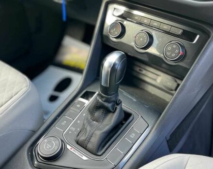 Чорний Фольксваген Тігуан, об'ємом двигуна 2 л та пробігом 42 тис. км за 17000 $, фото 13 на Automoto.ua