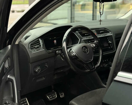 Черный Фольксваген Тигуан, объемом двигателя 2 л и пробегом 209 тыс. км за 23800 $, фото 11 на Automoto.ua