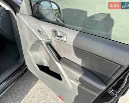 Черный Фольксваген Тигуан, объемом двигателя 2 л и пробегом 175 тыс. км за 12333 $, фото 62 на Automoto.ua